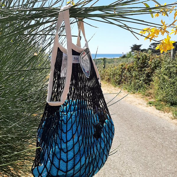 Black-ecru Filt 1860's 100% cotton net shopping bag hung with towel inside