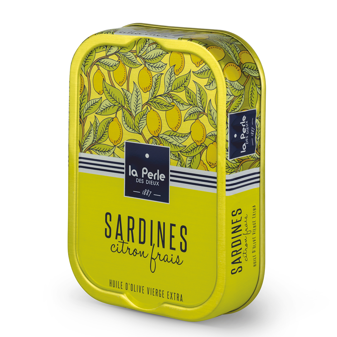 Side view of La Perle des Dieux' tin of sardines in extra virgin olive oil & lemon. Net weight: 115g