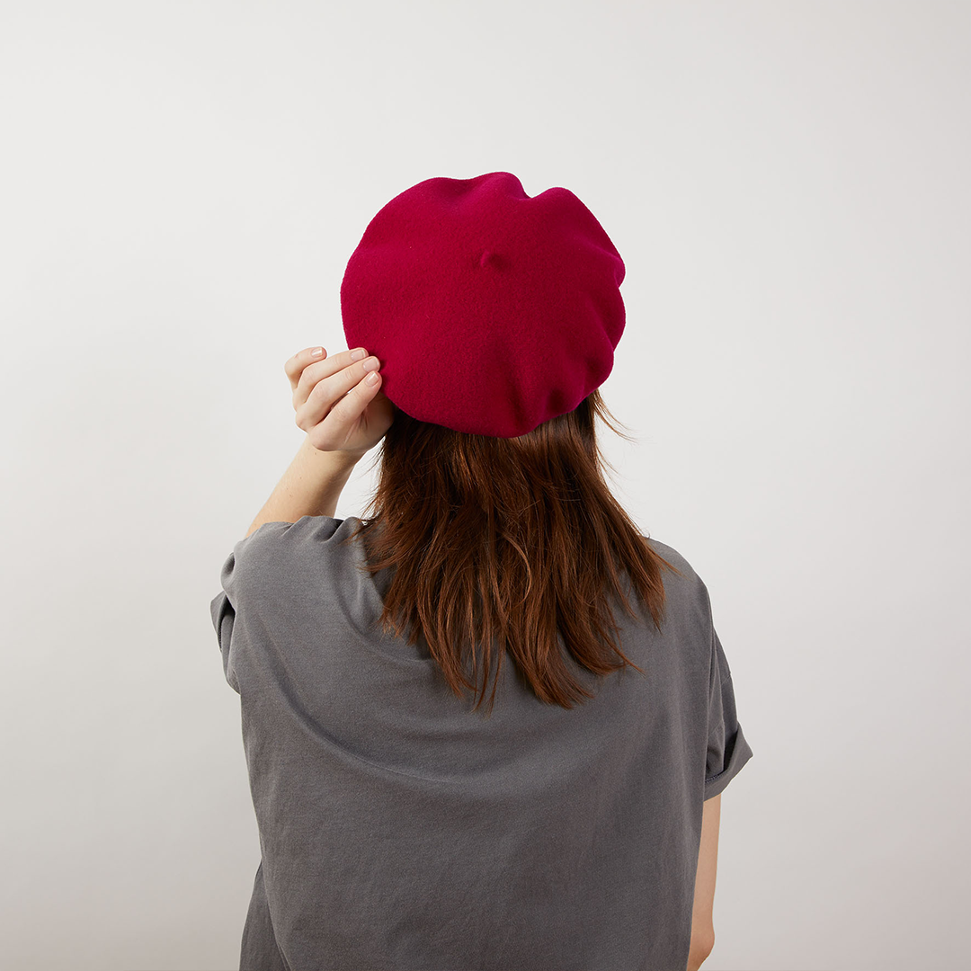 Model wearing Laulhère's 100% French merino wool Veritable beret 