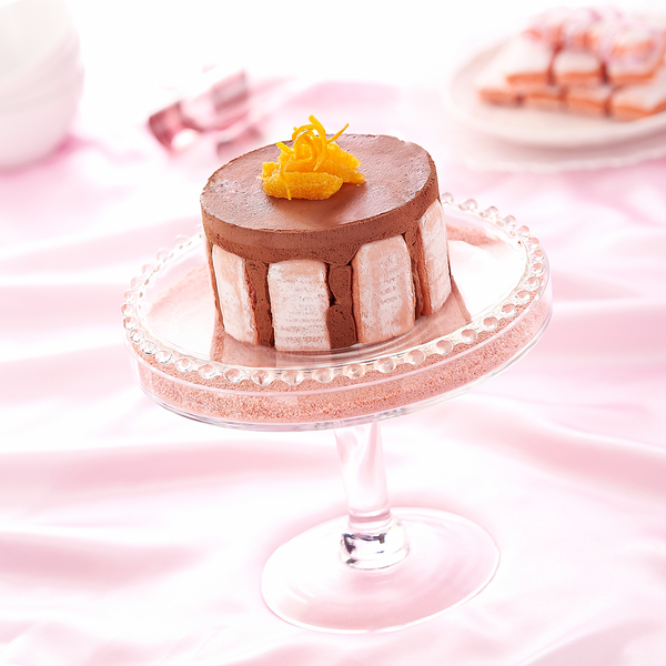 Small short cake made with Fossier's pink biscuits from Reims.