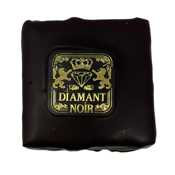 One diamant noir bouchée 