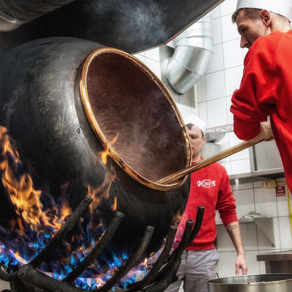 Our supplier CDHV busy grilling almonds & hazelnuts over a naked flame in a copper cauldron like in old times. 