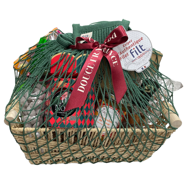 Celebration Around Thé de Noël Gift Basket wrapped up in a large Filt's Mesh Shopping Bag