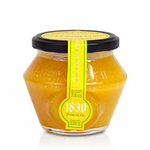Maison Bremond 1830's lemon curd comes in a jar. Net weight: 220g. Love acidity & sweetness? Thick & creamy ideal spread for any dessert, to make a lemon meringue pie easily. Serve it w/ waffles, crepes, pancakes, ice cream or macaroons.