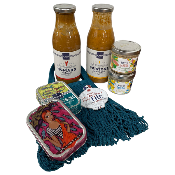 The items included in the treasure from the ocean gift set